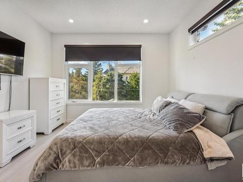 11571 80 Avenue, Edmonton, AB - Indoor Photo Showing Bedroom