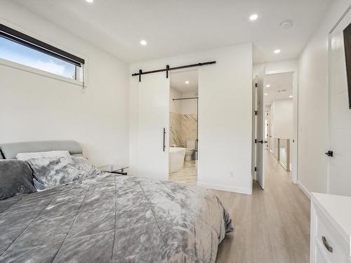 11571 80 Avenue, Edmonton, AB - Indoor Photo Showing Bedroom