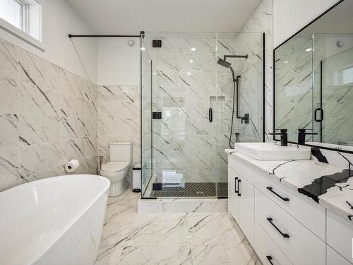 11571 80 Avenue, Edmonton, AB - Indoor Photo Showing Bathroom