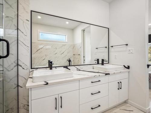 11571 80 Avenue, Edmonton, AB - Indoor Photo Showing Bathroom