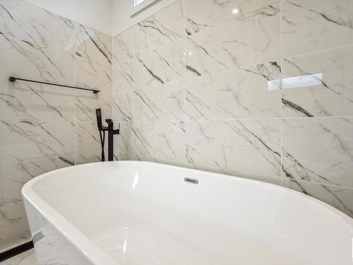 11571 80 Avenue, Edmonton, AB - Indoor Photo Showing Bathroom