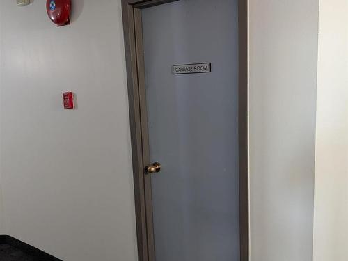 Edmonton, AB - Indoor Photo Showing Other Room