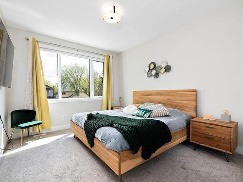 10917 79 Avenue, Edmonton, AB - Indoor Photo Showing Bedroom