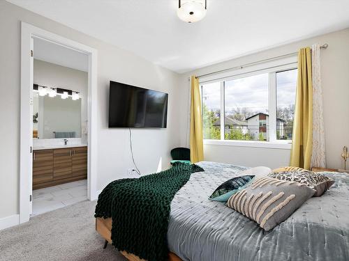 10917 79 Avenue, Edmonton, AB - Indoor Photo Showing Bedroom