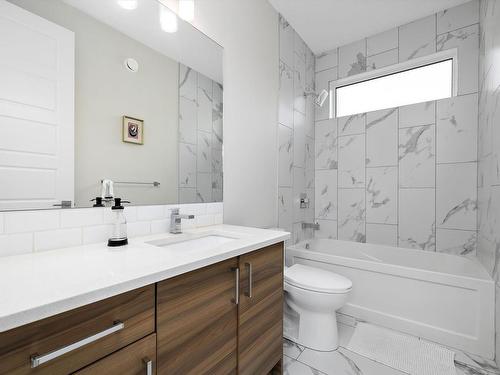 10917 79 Avenue, Edmonton, AB - Indoor Photo Showing Bathroom