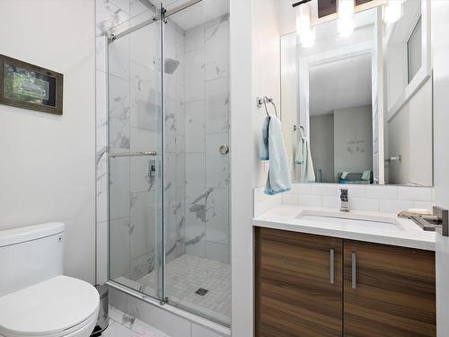 10917 79 Avenue, Edmonton, AB - Indoor Photo Showing Bathroom