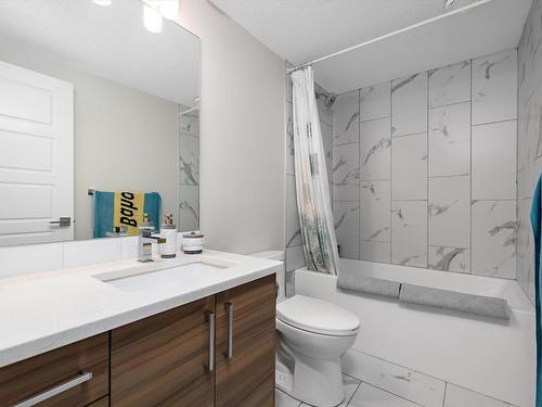 10917 79 Avenue, Edmonton, AB - Indoor Photo Showing Bathroom