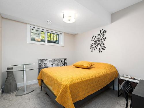 10917 79 Avenue, Edmonton, AB - Indoor Photo Showing Bedroom