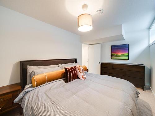 9727 141 Street, Edmonton, AB - Indoor Photo Showing Bedroom