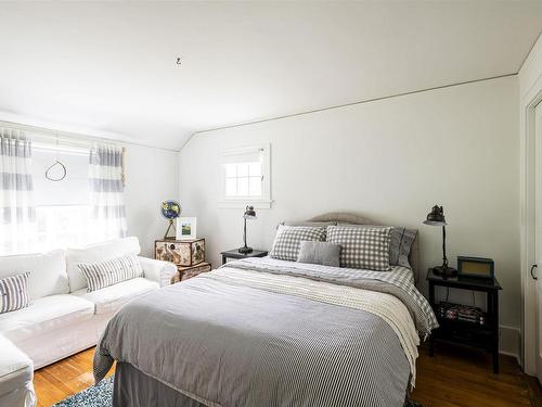 11619 Saskatchewan Drive, Edmonton, AB - Indoor Photo Showing Bedroom