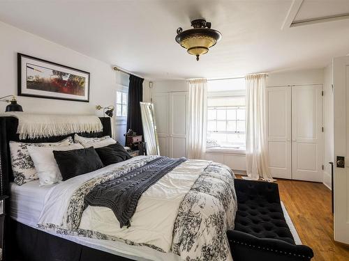 11619 Saskatchewan Drive, Edmonton, AB - Indoor Photo Showing Bedroom