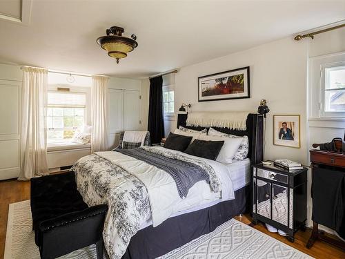 11619 Saskatchewan Drive, Edmonton, AB - Indoor Photo Showing Bedroom