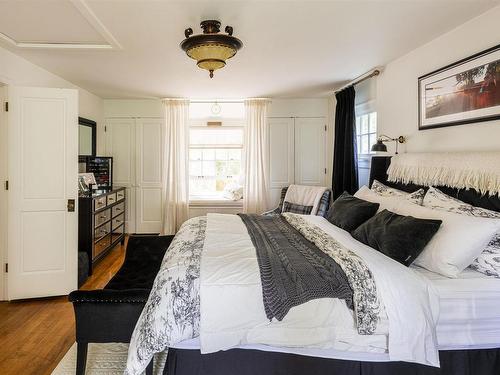 11619 Saskatchewan Drive, Edmonton, AB - Indoor Photo Showing Bedroom