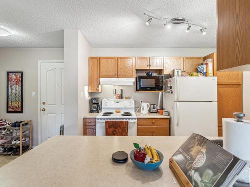 109 10511 42 Avenue, Edmonton, AB - Indoor Photo Showing Kitchen