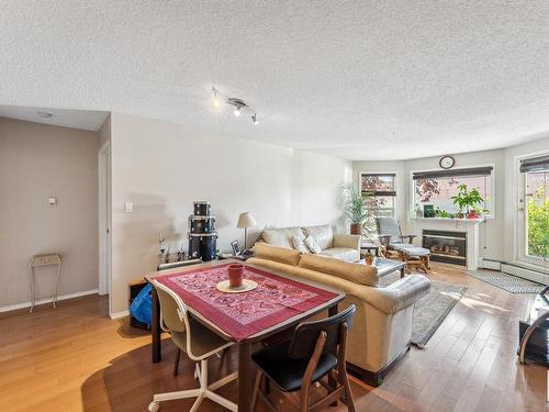 109 10511 42 Avenue, Edmonton, AB - Indoor Photo Showing Living Room