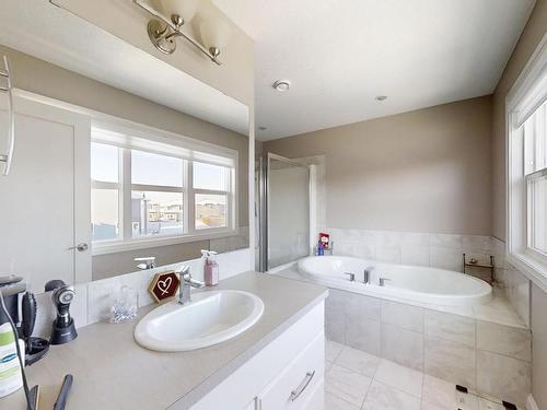 5385 Schonsee Drive, Edmonton, AB - Indoor Photo Showing Bathroom