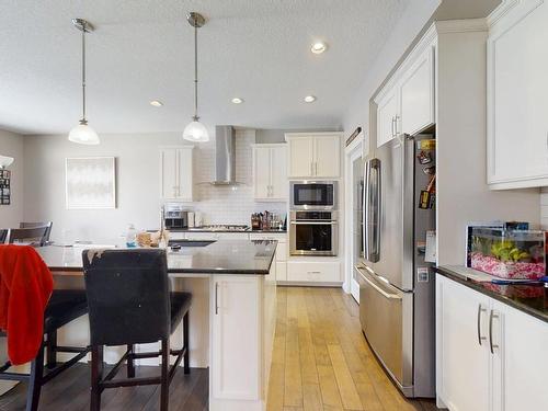 5385 Schonsee Drive, Edmonton, AB - Indoor Photo Showing Kitchen With Upgraded Kitchen