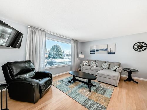 13228 68 Street, Edmonton, AB - Indoor Photo Showing Living Room