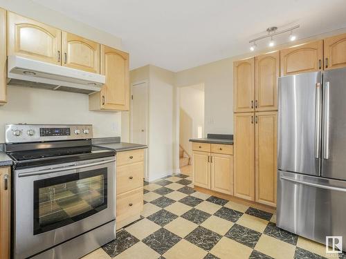 141 Homestead Crescent, Edmonton, AB - Indoor Photo Showing Kitchen