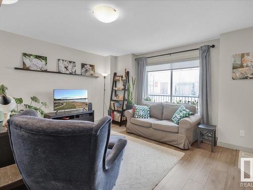 54 1150 Windermere Way, Edmonton, AB - Indoor Photo Showing Living Room