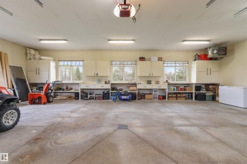 51425 Rge Rd 80, Rural Parkland County, AB - Indoor Photo Showing Garage