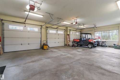 51425 Rge Rd 80, Rural Parkland County, AB - Indoor Photo Showing Garage