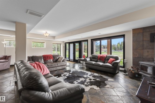 51425 Rge Rd 80, Rural Parkland County, AB - Indoor Photo Showing Living Room