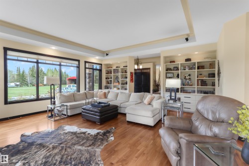 51425 Rge Rd 80, Rural Parkland County, AB - Indoor Photo Showing Living Room