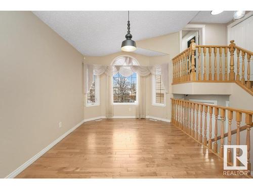 2423 35 Av Nw, Edmonton, AB - Indoor Photo Showing Other Room