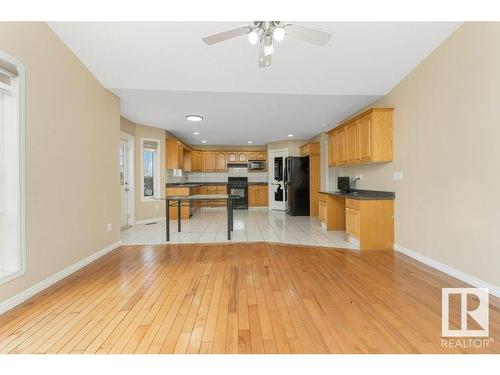 2423 35 Av Nw, Edmonton, AB - Indoor Photo Showing Kitchen