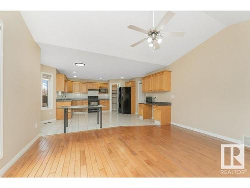 2423 35 Av Nw, Edmonton, AB - Indoor Photo Showing Kitchen