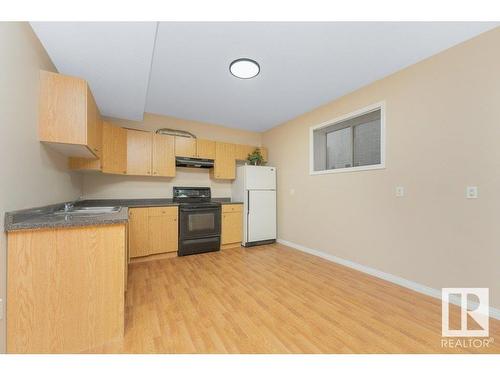 2423 35 Av Nw, Edmonton, AB - Indoor Photo Showing Kitchen