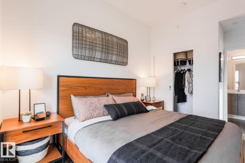 10141 124 Street, Edmonton, AB - Indoor Photo Showing Bedroom