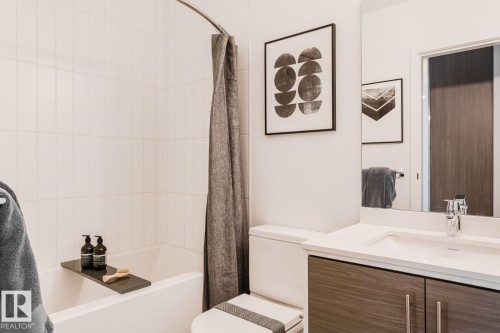 10141 124 Street, Edmonton, AB - Indoor Photo Showing Bathroom