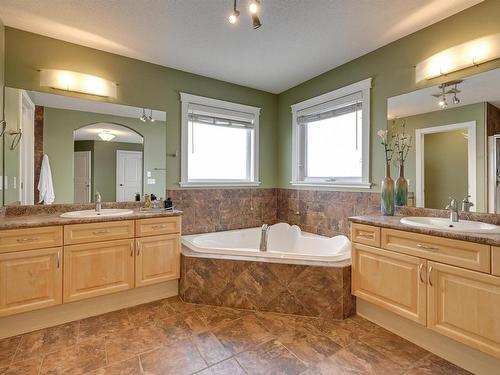 14028 134 Street, Edmonton, AB - Indoor Photo Showing Bathroom