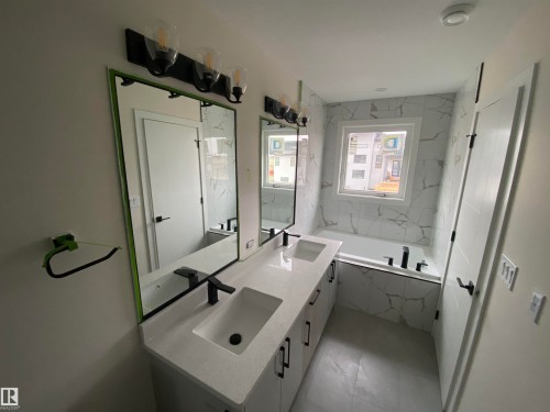 Full bath featuring double vanity and a bath - 5417 60 Avenue, Vegreville, AB - Indoor Photo Showing Bathroom