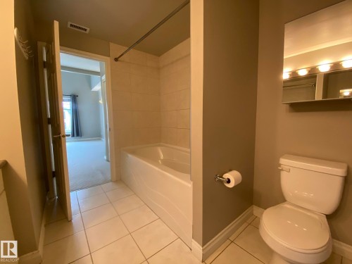 304 9803 96A Street, Edmonton, AB - Indoor Photo Showing Bathroom