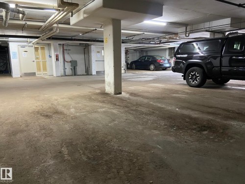 304 9803 96A Street, Edmonton, AB - Indoor Photo Showing Garage