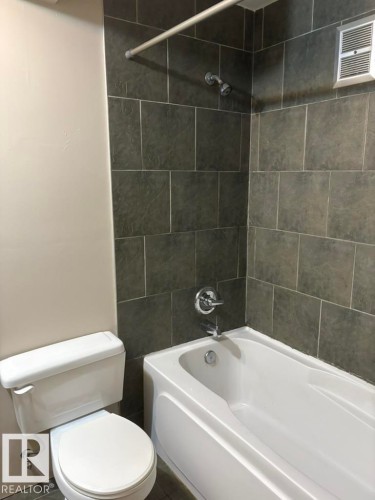 101 8215 83 Avenue, Edmonton, AB - Indoor Photo Showing Bathroom