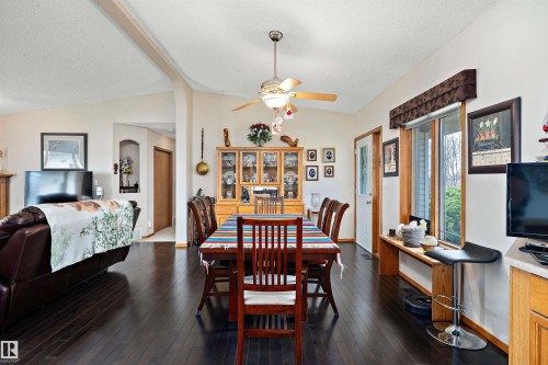 49229 Range Rd 263, Rural Leduc County, AB - Indoor Photo Showing Dining Room