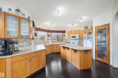 49229 Range Rd 263, Rural Leduc County, AB - Indoor Photo Showing Kitchen