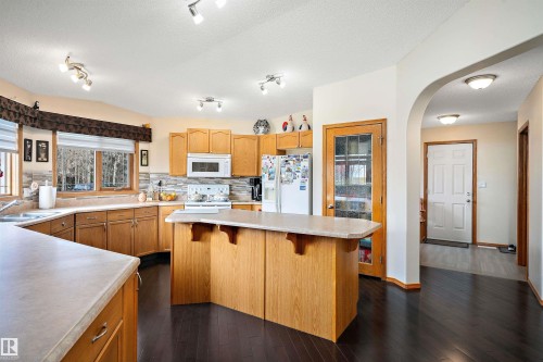49229 Range Rd 263, Rural Leduc County, AB - Indoor Photo Showing Kitchen