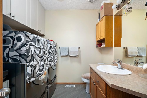 49229 Range Rd 263, Rural Leduc County, AB - Indoor Photo Showing Bathroom