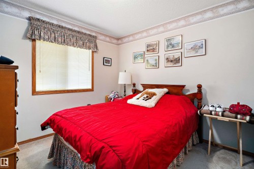 49229 Range Rd 263, Rural Leduc County, AB - Indoor Photo Showing Bedroom