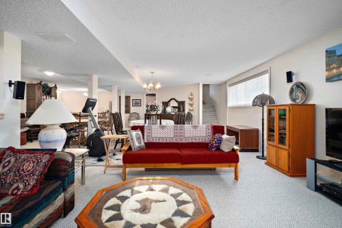 49229 Range Rd 263, Rural Leduc County, AB - Indoor Photo Showing Living Room