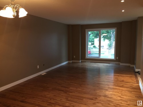 12224 88 Street Nw, Edmonton, AB - Indoor Photo Showing Other Room