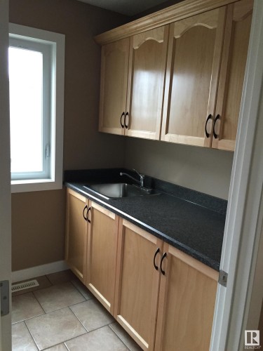 12224 88 Street Nw, Edmonton, AB - Indoor Photo Showing Kitchen
