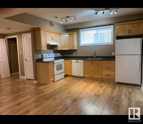 12224 88 Street Nw, Edmonton, AB - Indoor Photo Showing Kitchen