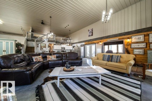 48003 Rge Rd 60, Rural Brazeau County, AB - Indoor Photo Showing Living Room