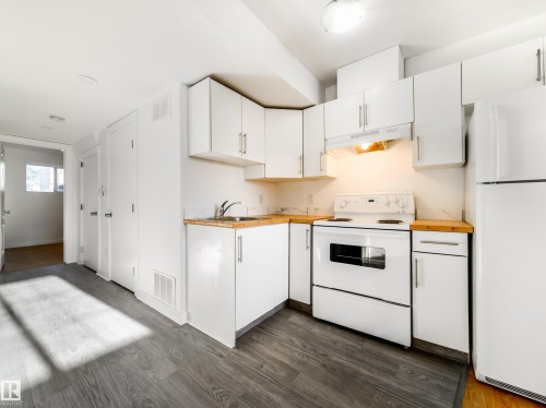 11721 80 Street, Edmonton, AB - Indoor Photo Showing Kitchen